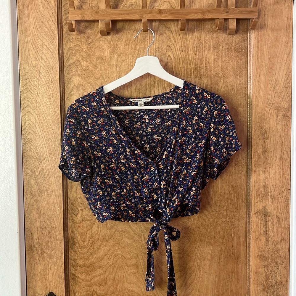 American Eagle Button Front Floral Crop Top